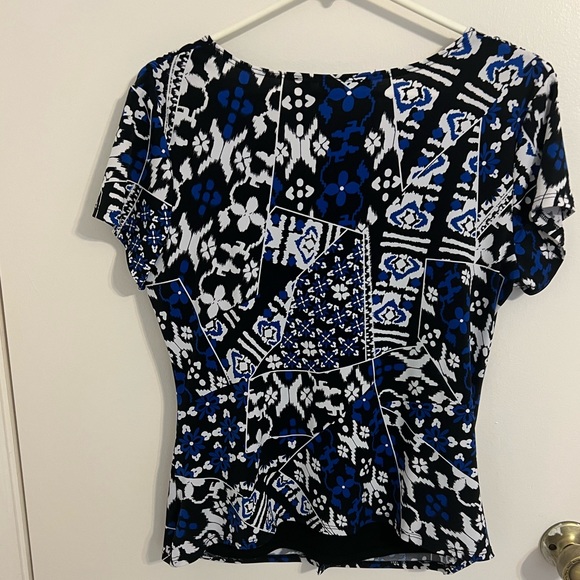 Stretchy Flattering Top - Picture 2 of 4